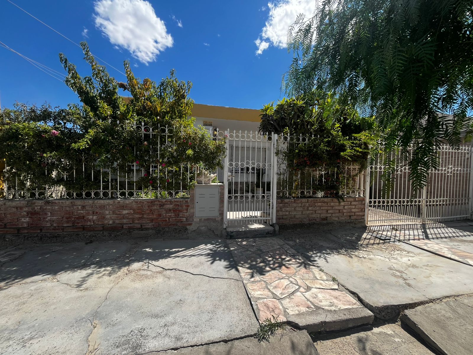 Imagen de Casa con departamento - Barrio Oeste 