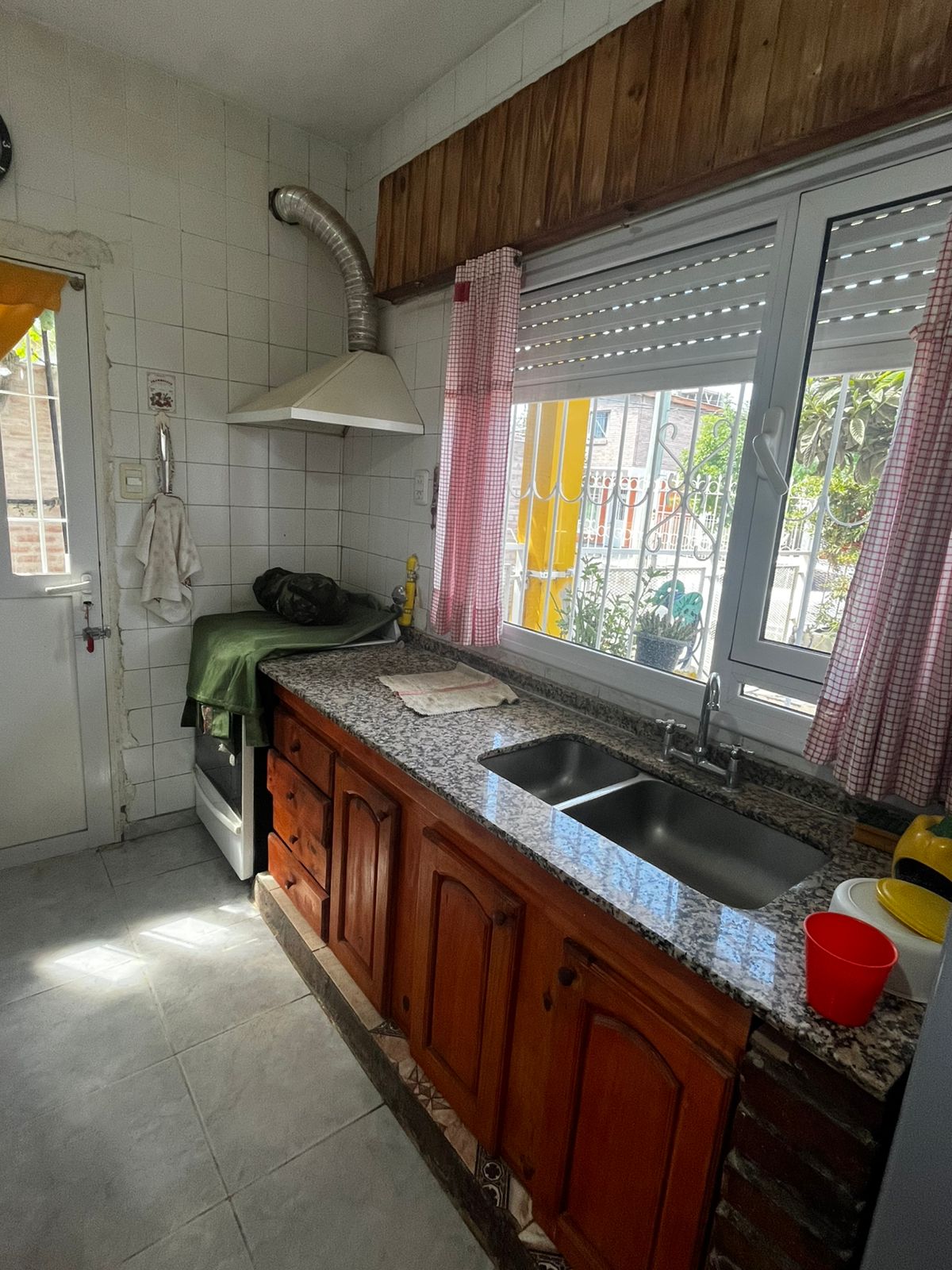 Imagen de Casa con departamento - Barrio Oeste 