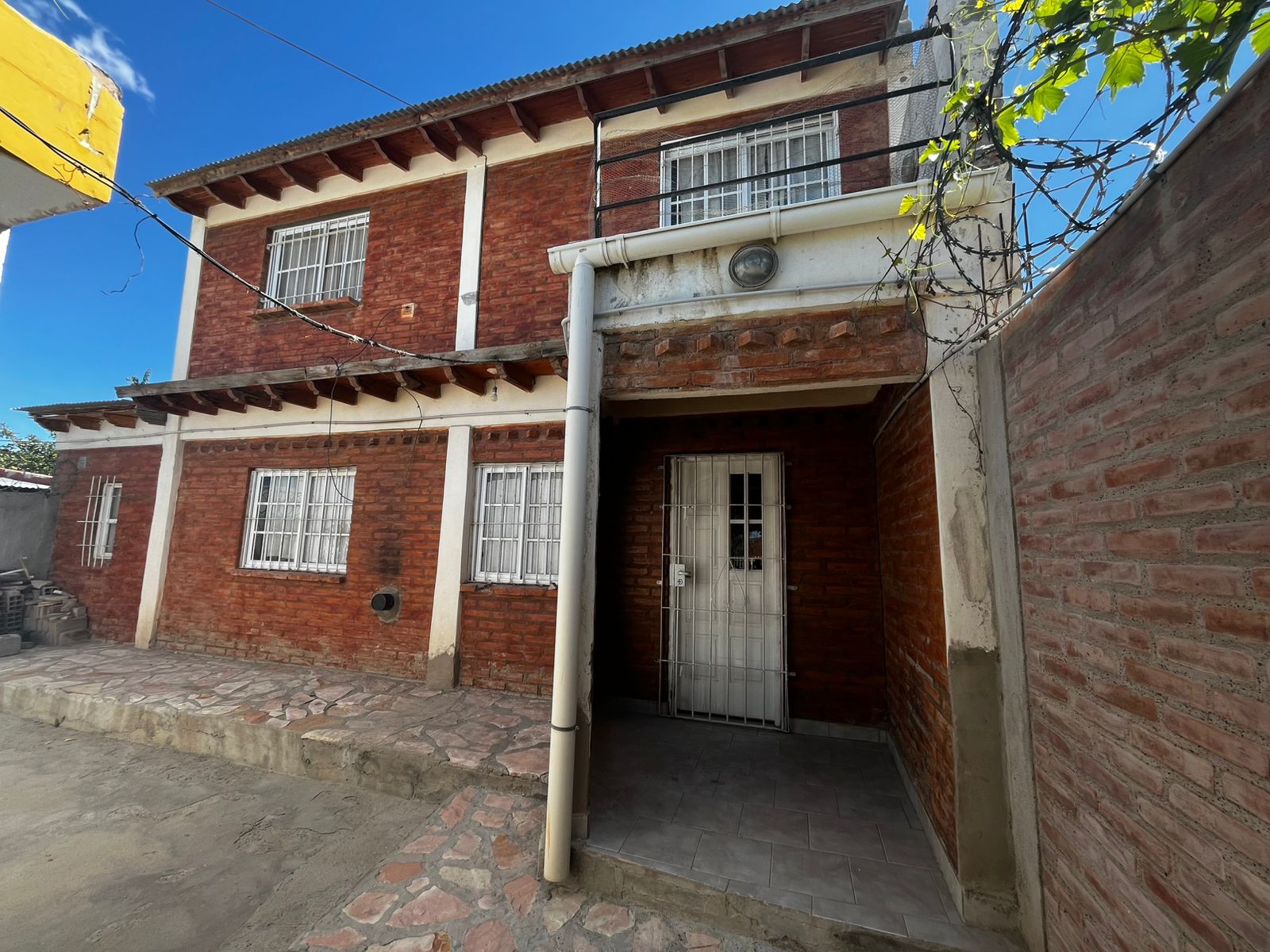 Imagen de Casa con departamento - Barrio Oeste 