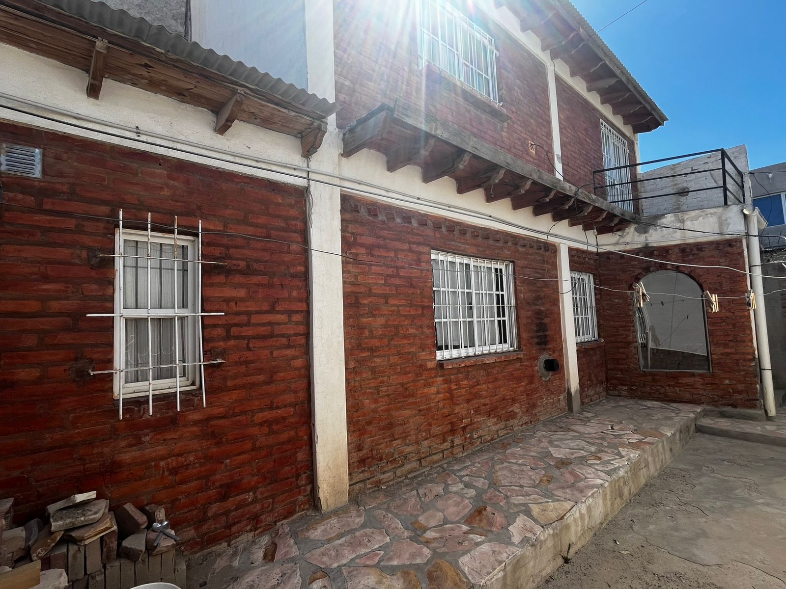 Imagen de Casa con departamento - Barrio Oeste 